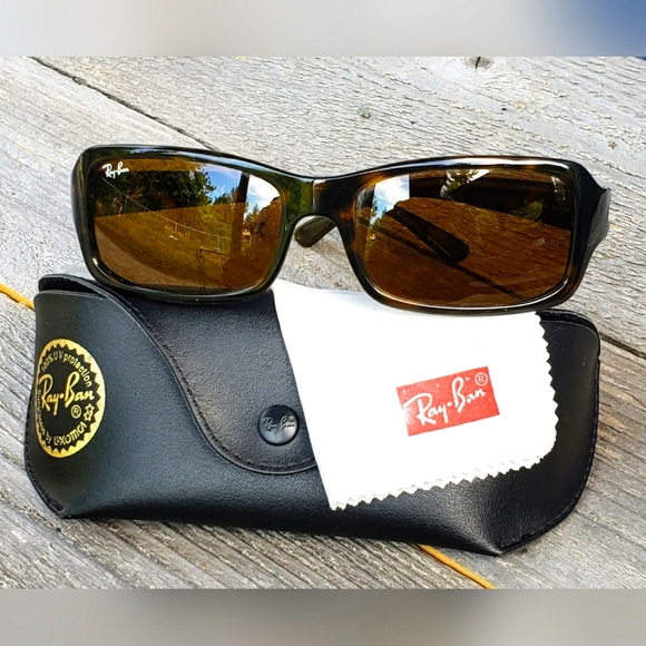 Ray-Ban Other - Ray-Ban tortoise shell, unisex. RB4107, comes w/case and cleaning cloth. EUC